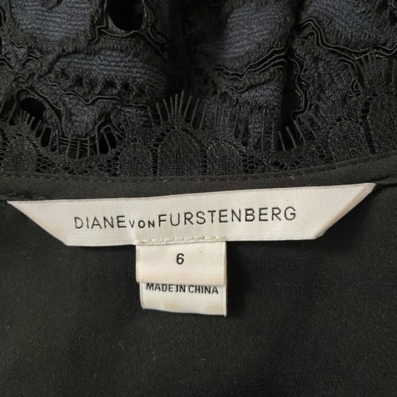 DIANE VON FURSTENBERG 'Shaelyn' Lace Wrap Black/Navy Lace Dress Size 6 - Picture 9 of 10